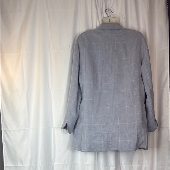 Stylish Light Gray Blazer with Checkered Pattern - Picture 5 of 8